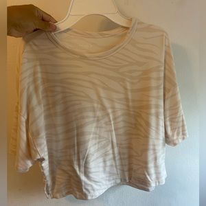 Old Navy Active Crop Top Women’s Extra Small White Animal Print Go-dry